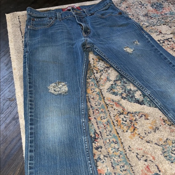 Distressed Vintage Levi Jeans - Picture 2 of 3